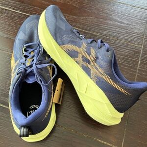 ASICS Novablast 5 in Indigo and Amber
